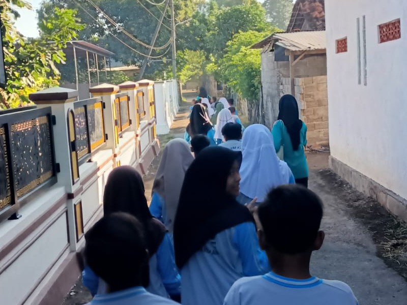 JALAN-JALAN BERSAMA